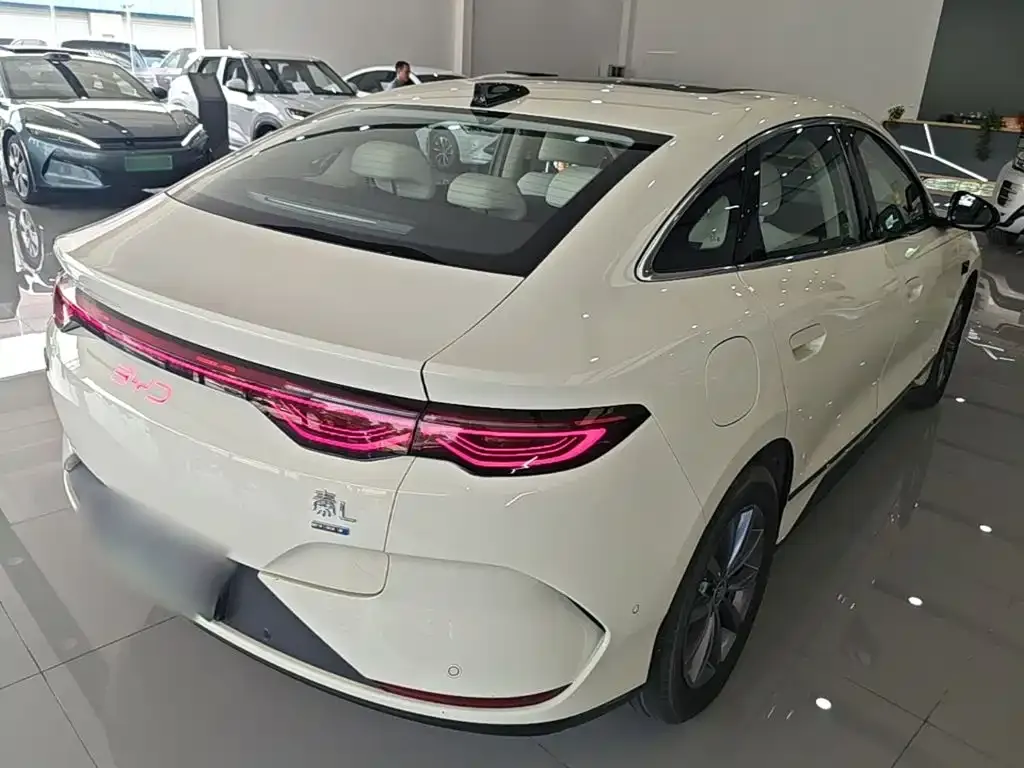 BYD Qin L — фото 6