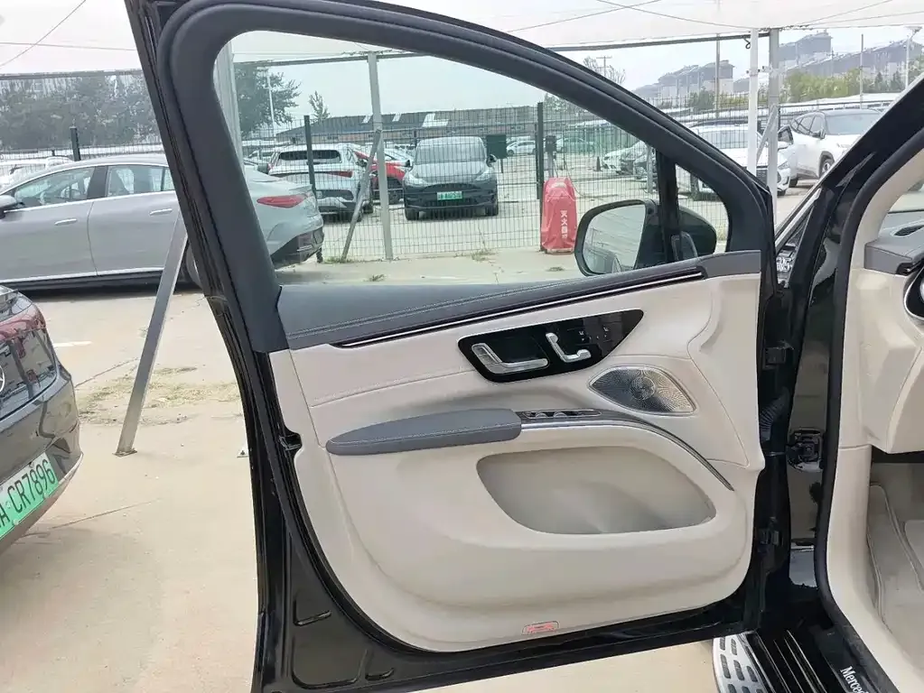 Mercedes-Benz EQS SUV — фото 2