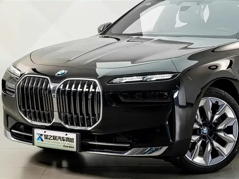 BMW i7 — фото 10