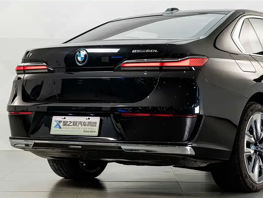 BMW i7 — фото 6