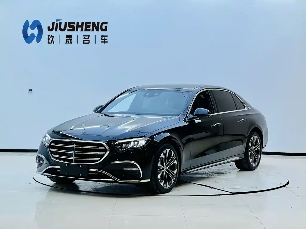 Mercedes-Benz E-Class — фото 1