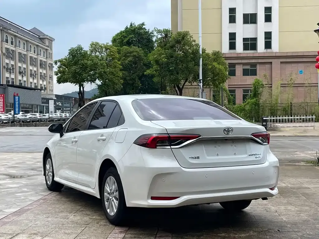 Toyota Corolla — фото 4