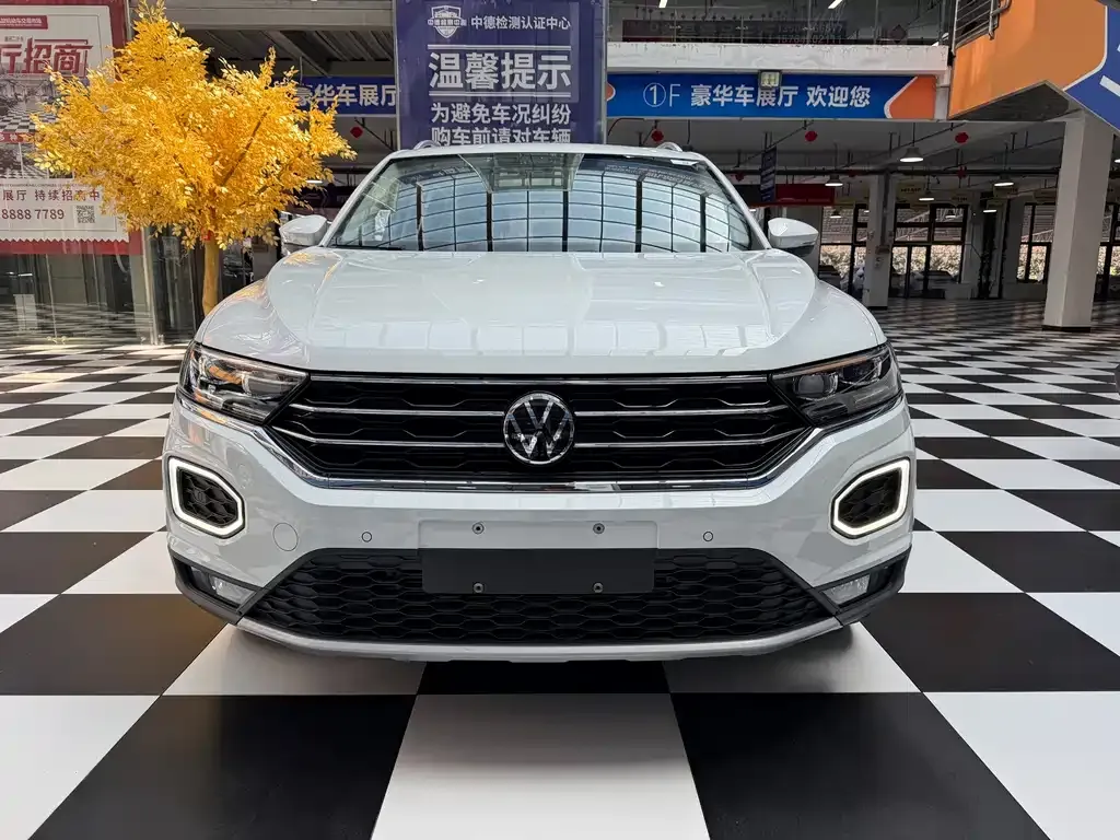 Volkswagen T-Roc — фото 8