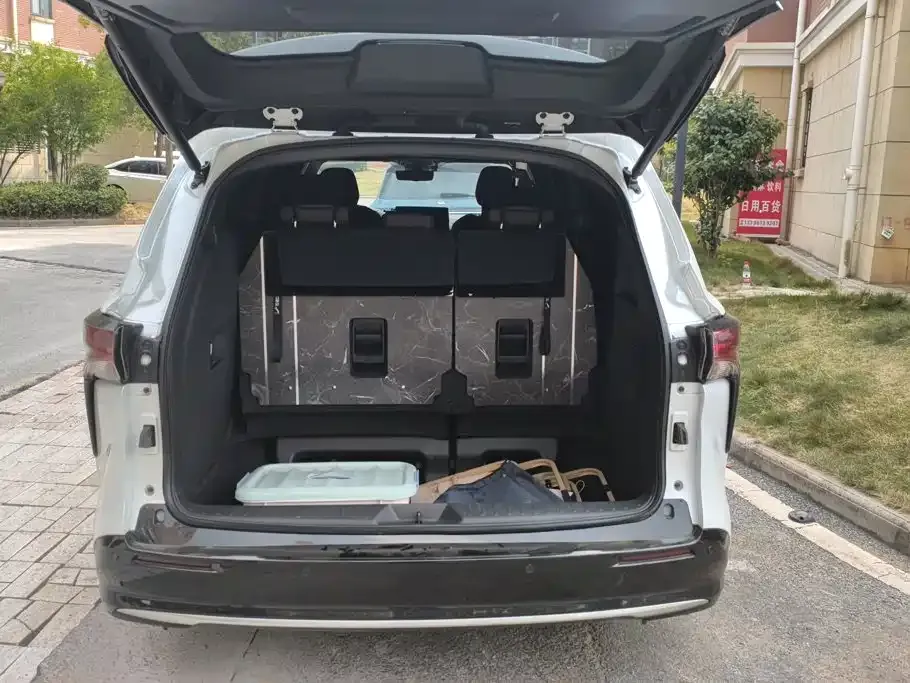 Toyota Sienna — фото 9