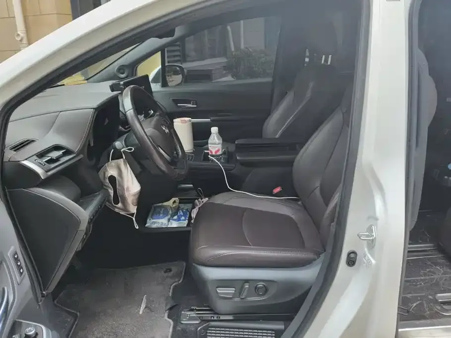 Toyota Sienna — фото 2