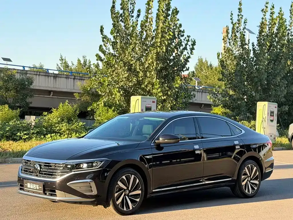 Volkswagen Passat — фото 1