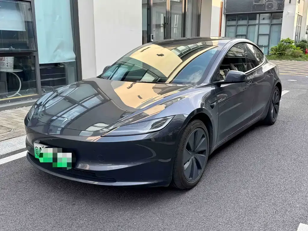 Tesla Model 3 — фото 1
