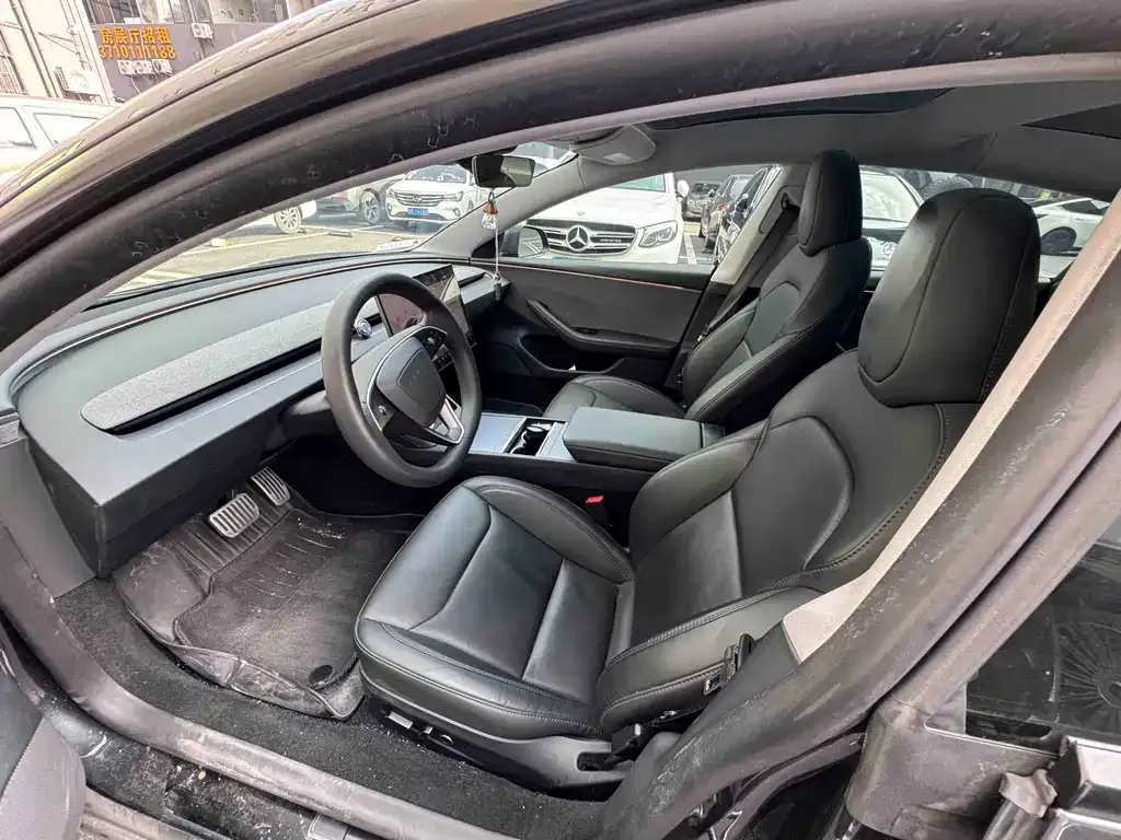 Tesla Model 3 — фото 10