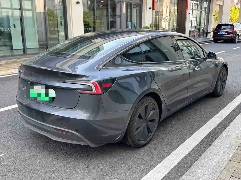 Tesla Model 3 — фото 9