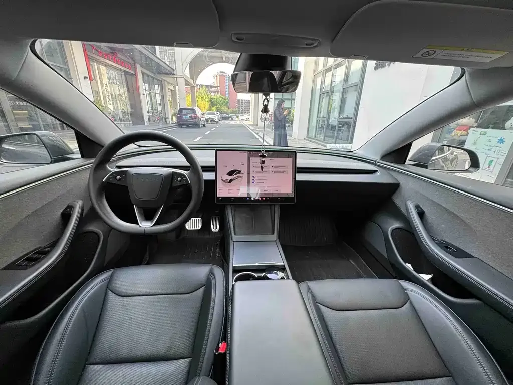 Tesla Model 3 — фото 2