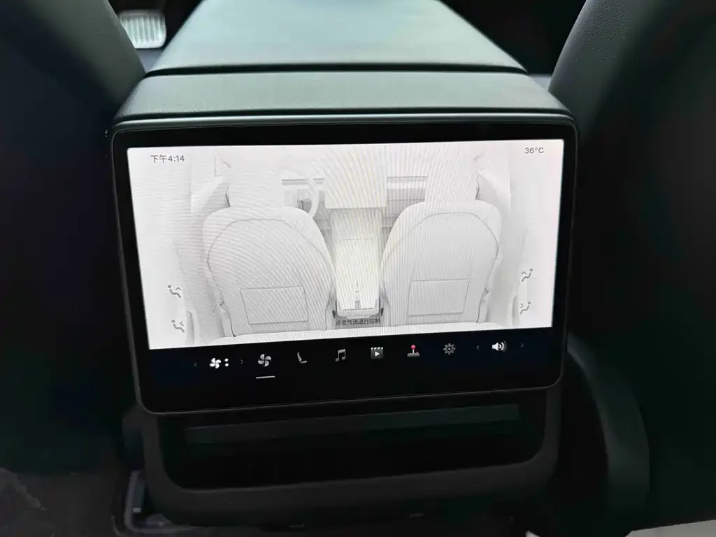 Tesla Model 3 — фото 3