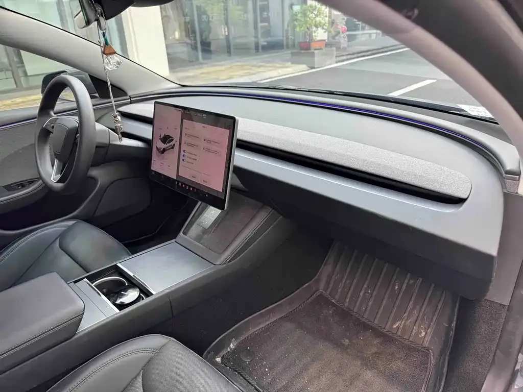 Tesla Model 3 — фото 4