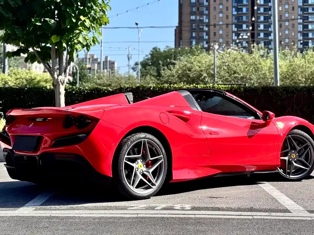 Ferrari F8 — фото 7