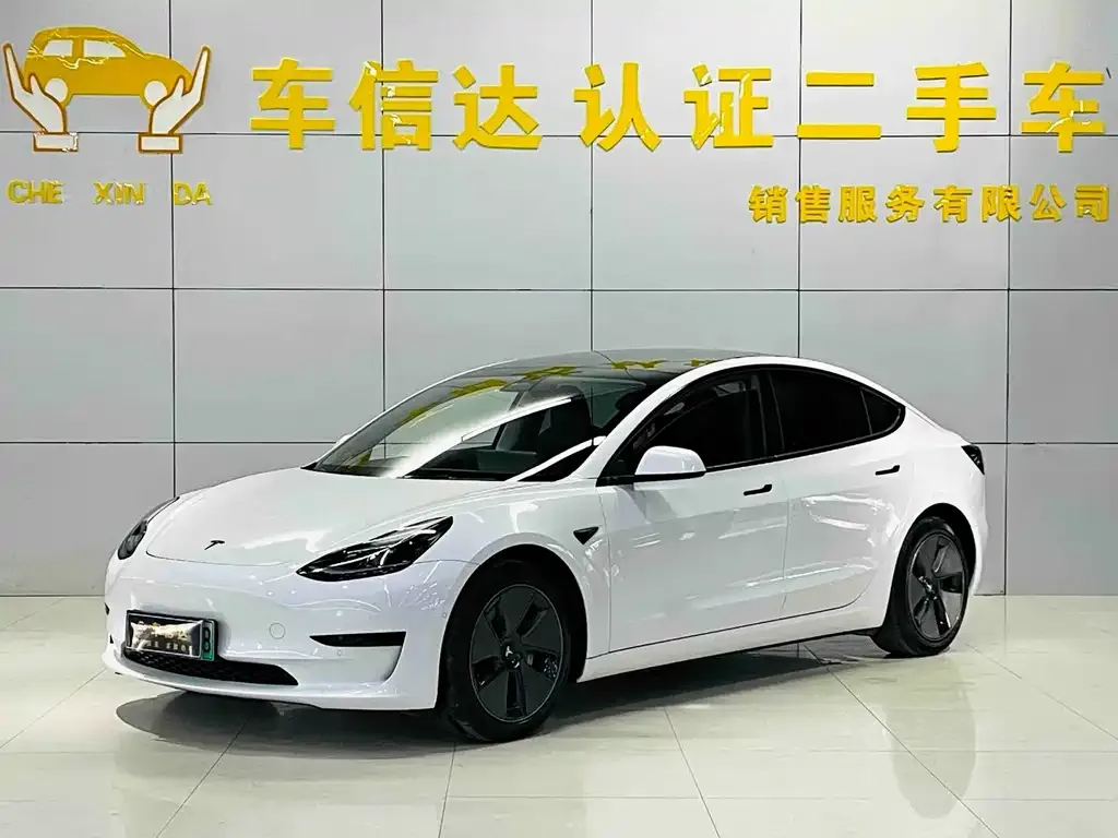 Tesla Model 3 — фото 1