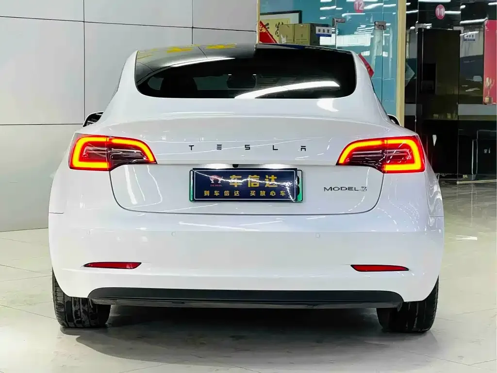 Tesla Model 3 — фото 8