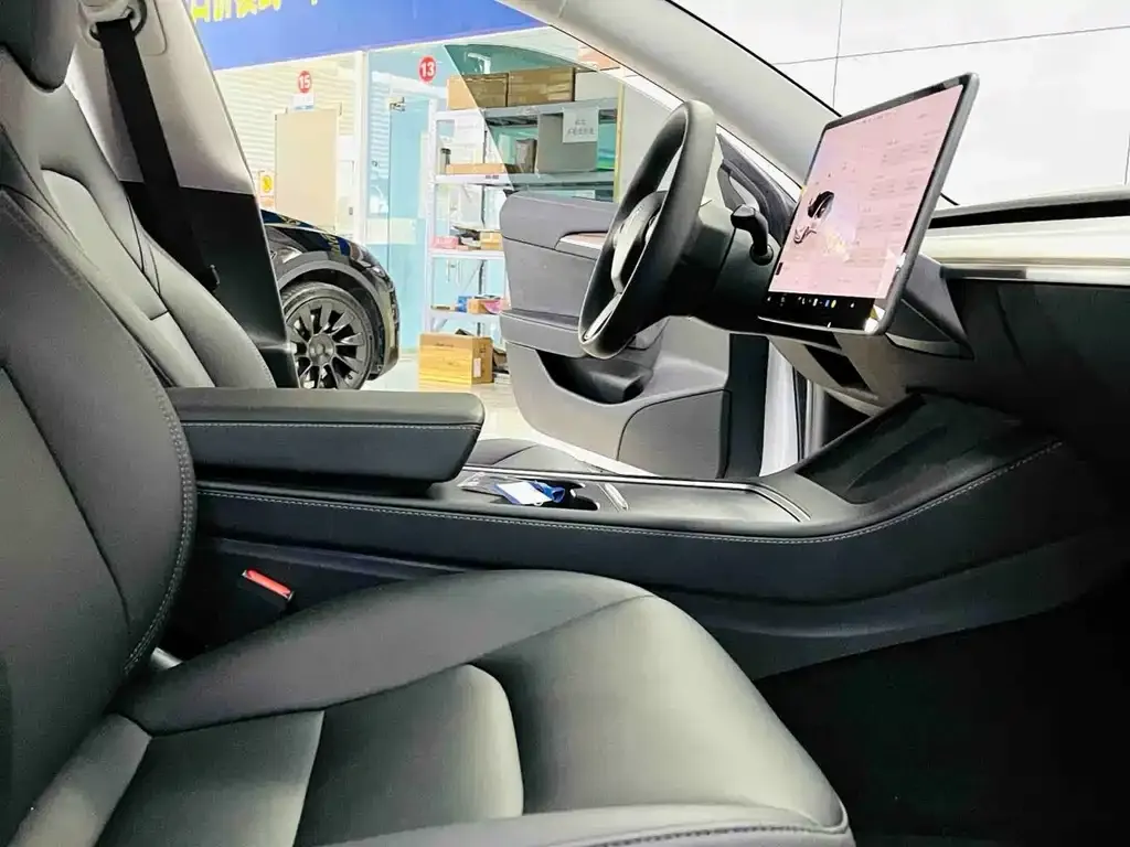 Tesla Model 3 — фото 6