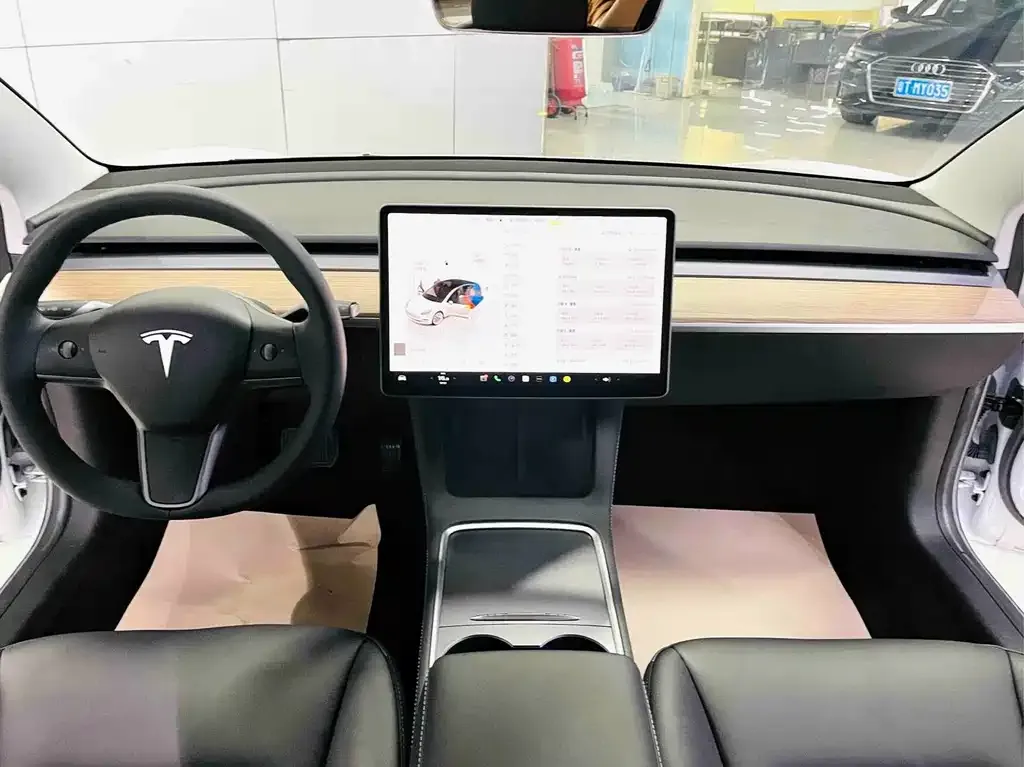 Tesla Model 3 — фото 4