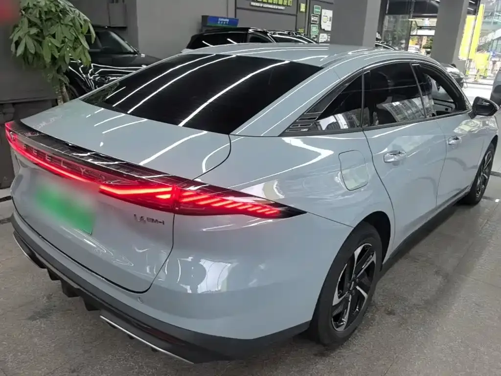 Geely Galaxy L6 — фото 3