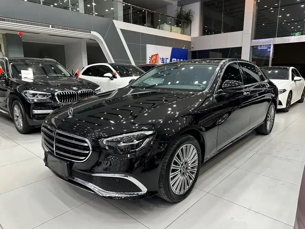 Mercedes-Benz E-Class — фото 1