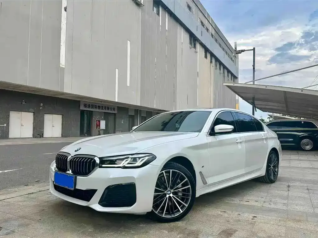 BMW 5 Series — фото 1