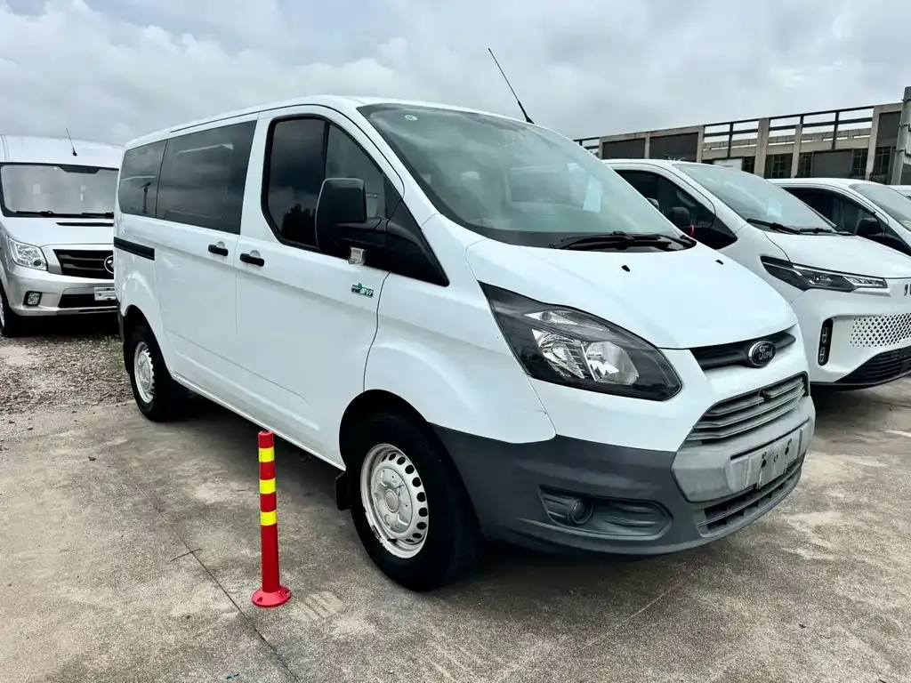 Ford Transit — фото 5