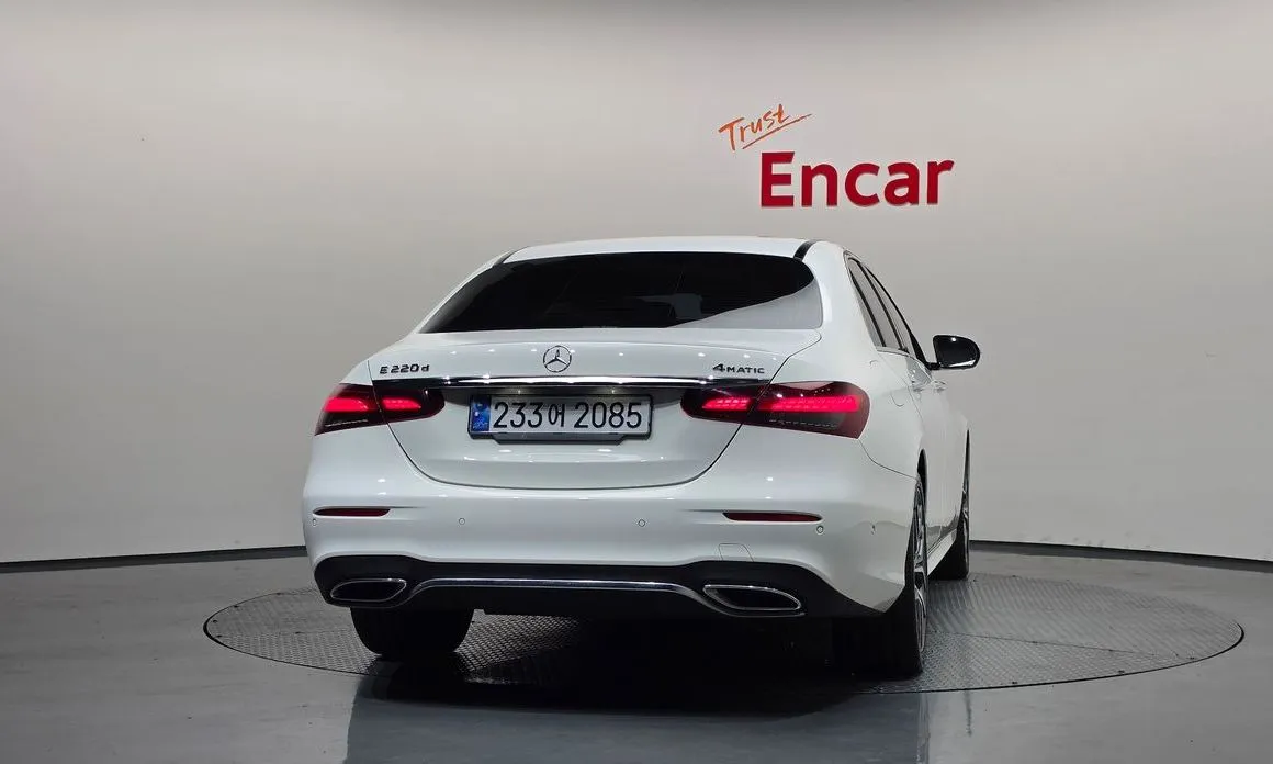 Mercedes-Benz E-Class — фото 2