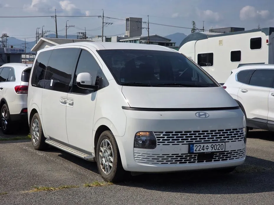 Hyundai Staria — фото 1
