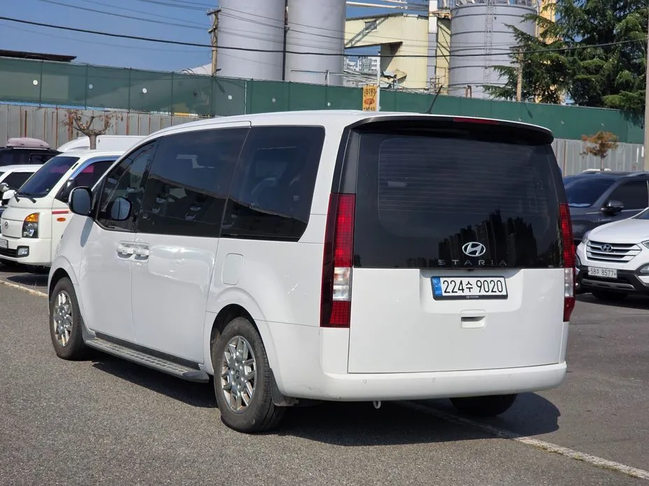 Hyundai Staria — фото 2