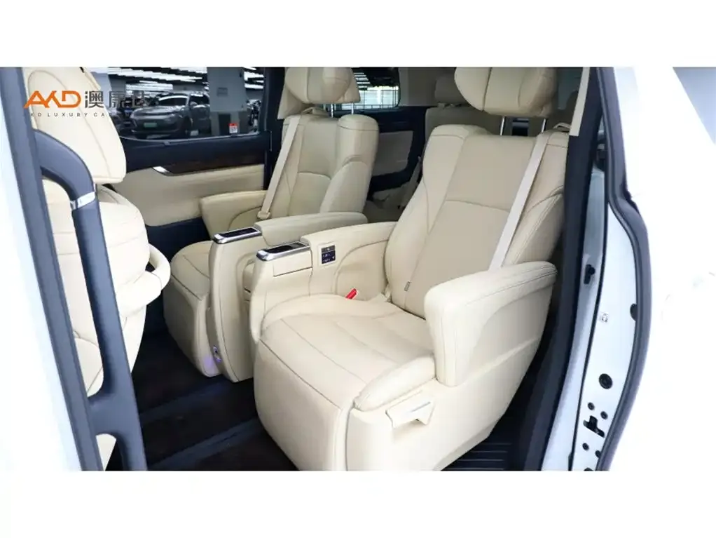 Toyota Alphard — фото 9