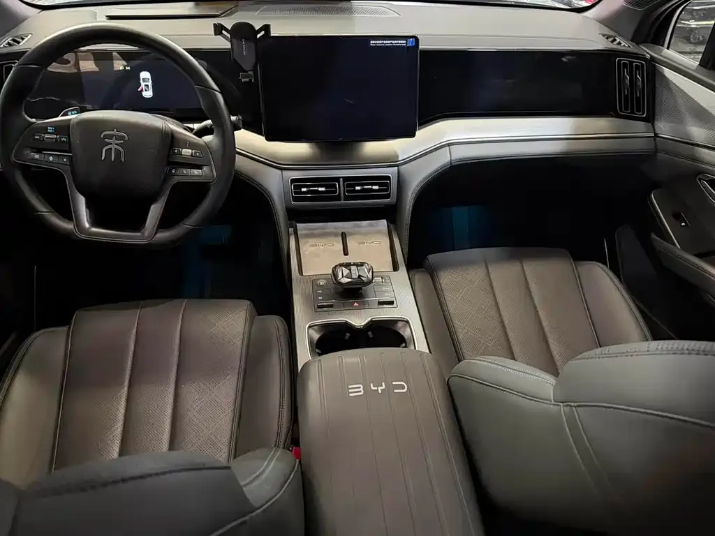 BYD L DM-i — фото 7