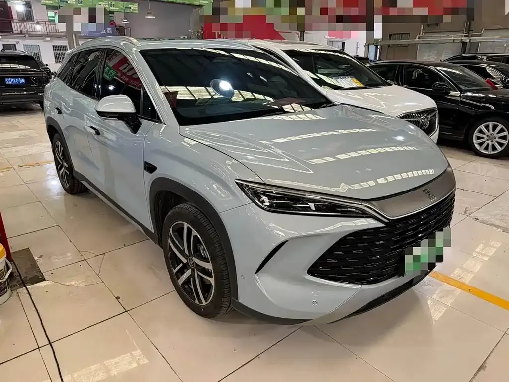 BYD L DM-i — фото 4