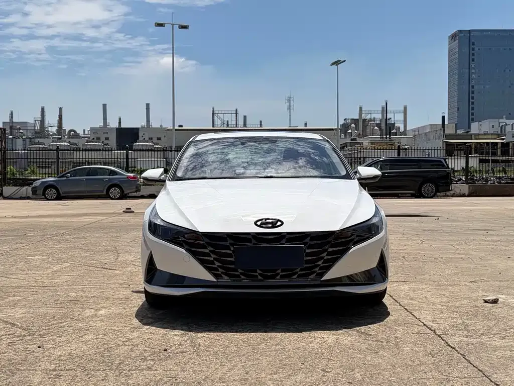 Hyundai Elantra — фото 4