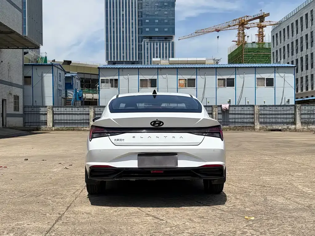Hyundai Elantra — фото 7