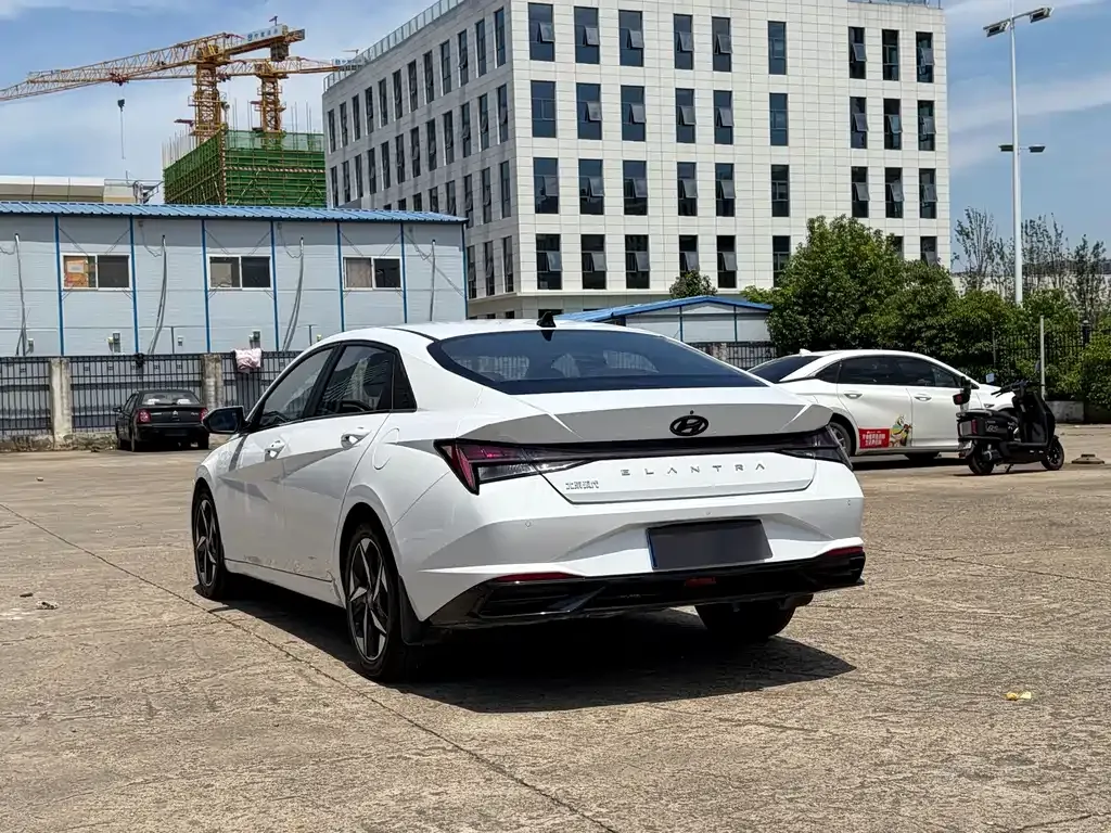 Hyundai Elantra — фото 6