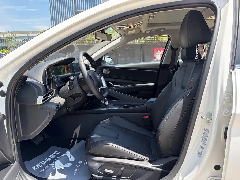 Hyundai Elantra — фото 2