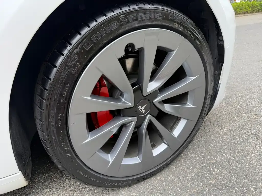 Tesla Model 3 — фото 2