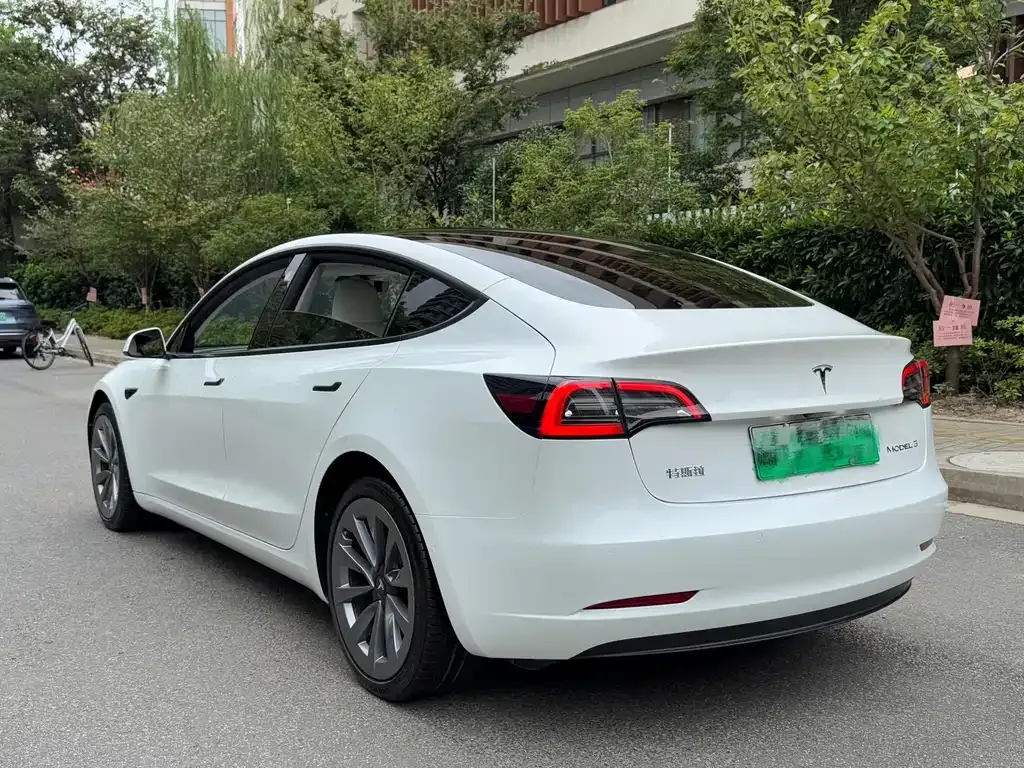 Tesla Model 3 — фото 6