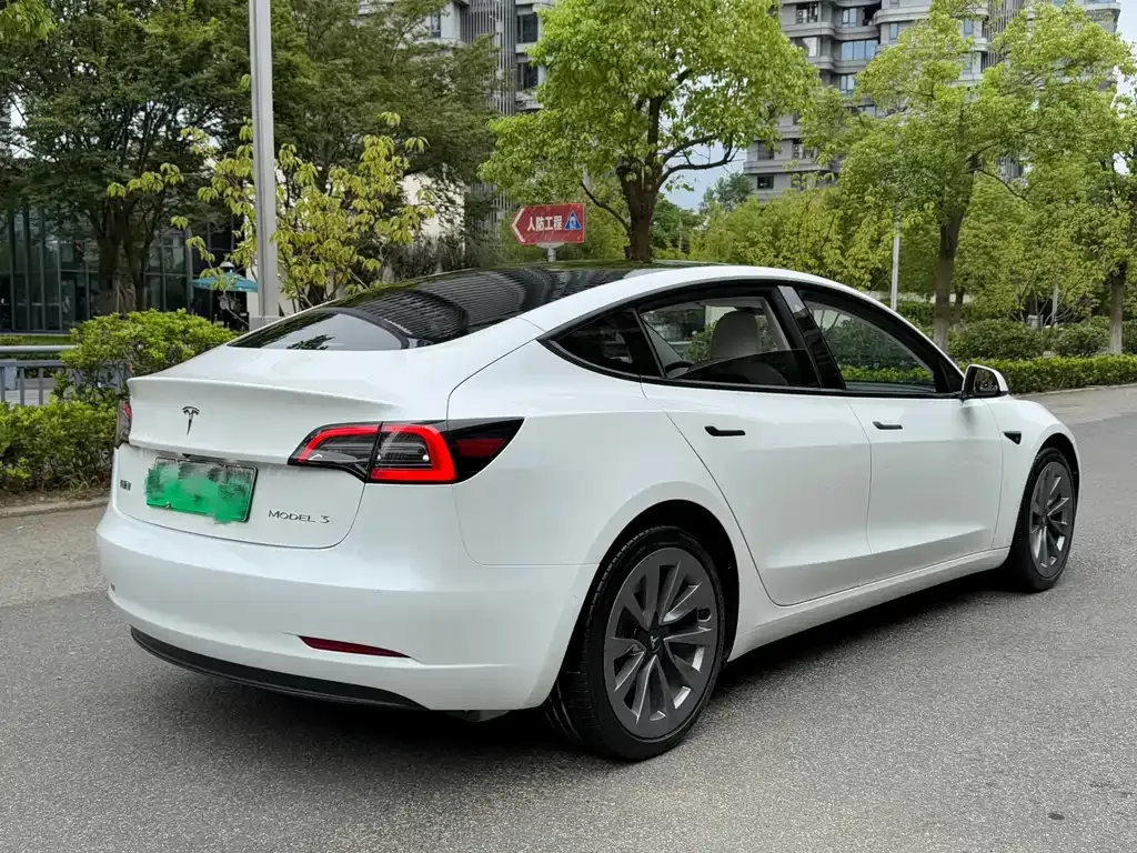Tesla Model 3 — фото 4