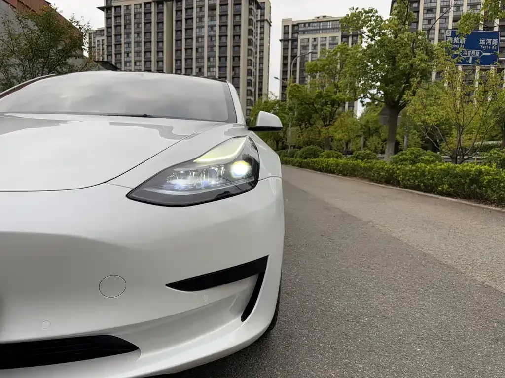 Tesla Model 3 — фото 9