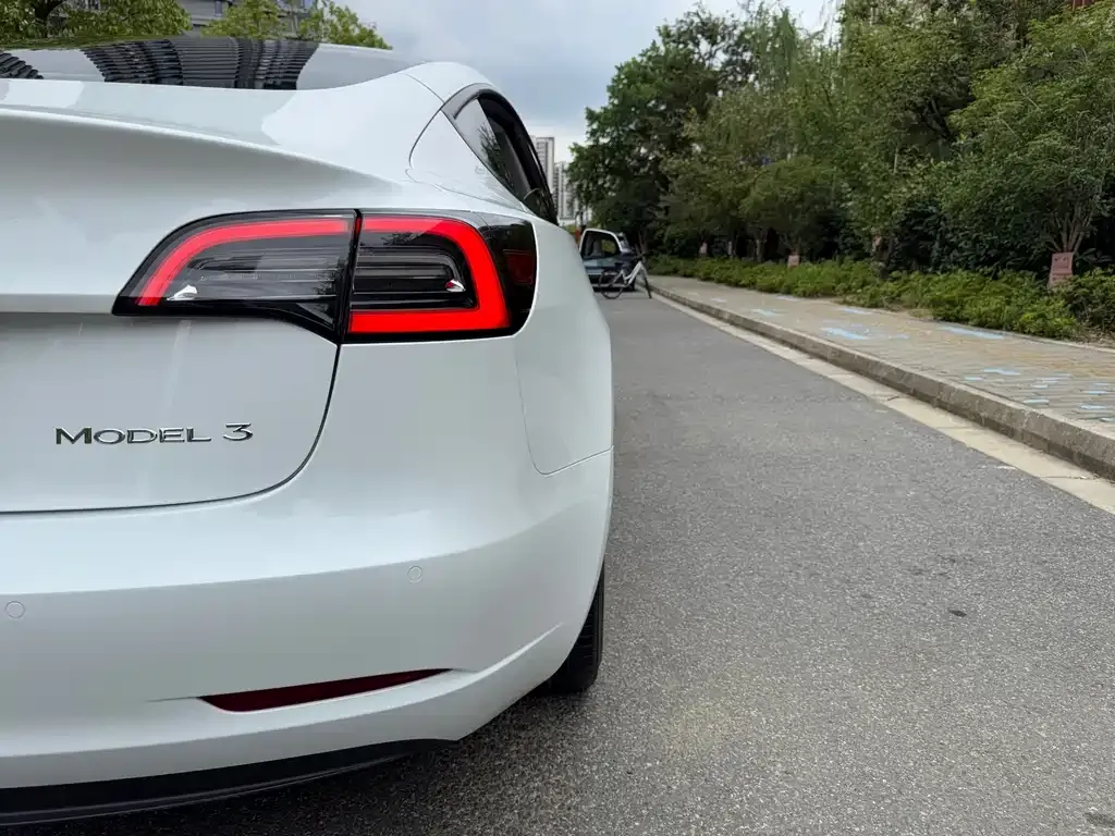 Tesla Model 3 — фото 7