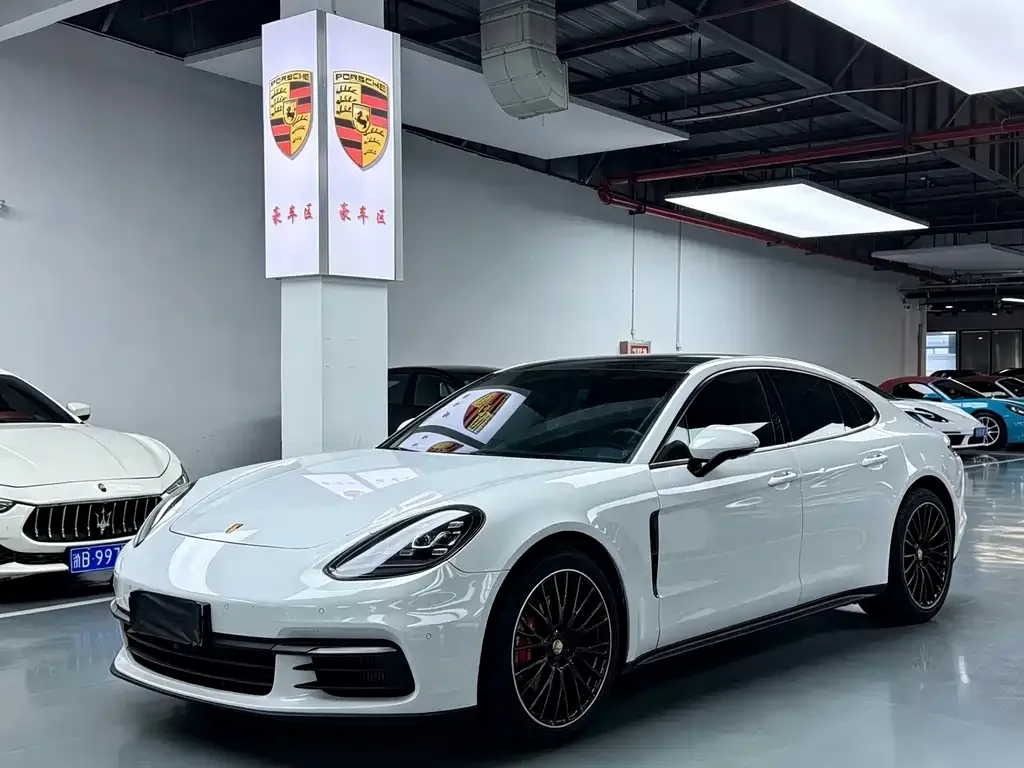 Porsche Panamera — фото 1