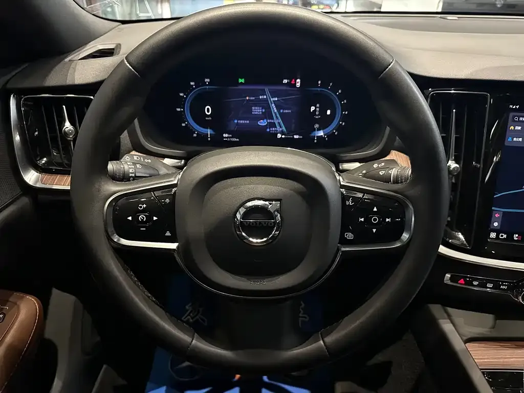 Volvo S60 — фото 10