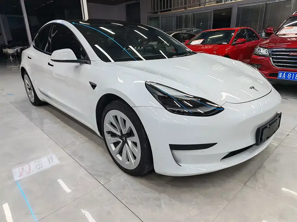 Tesla Model 3 — фото 9