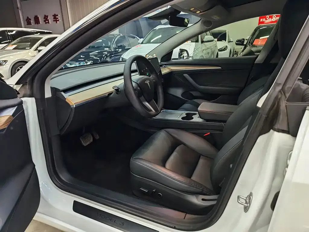 Tesla Model 3 — фото 3