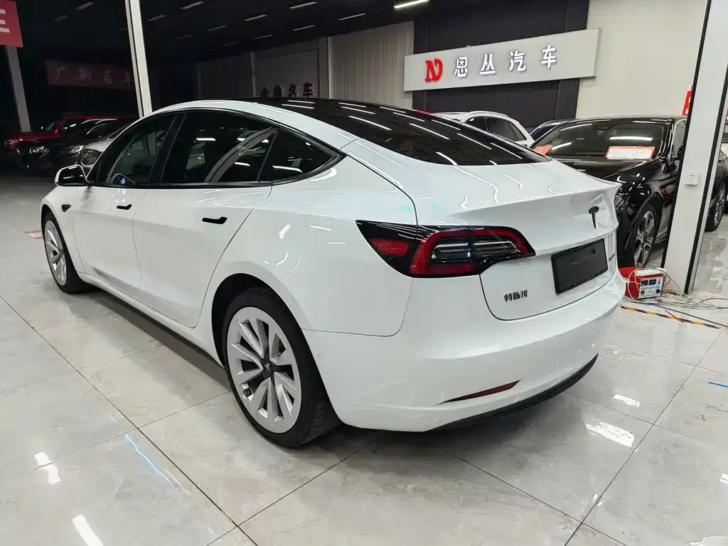 Tesla Model 3 — фото 7