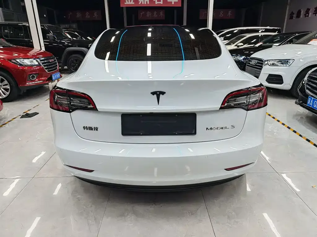 Tesla Model 3 — фото 10