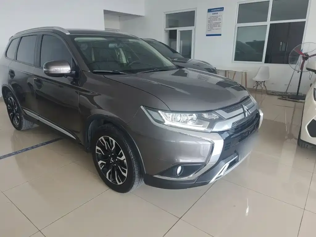 Mitsubishi Outlander — фото 7