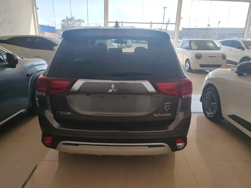 Mitsubishi Outlander — фото 2