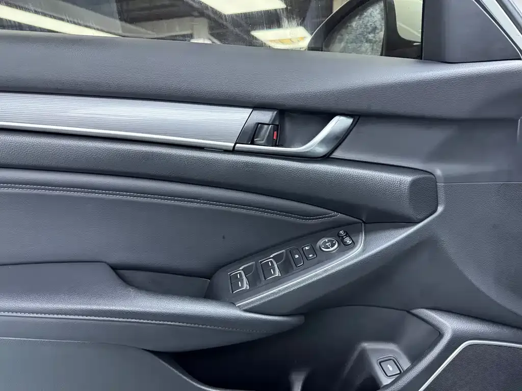 Honda Accord — фото 10