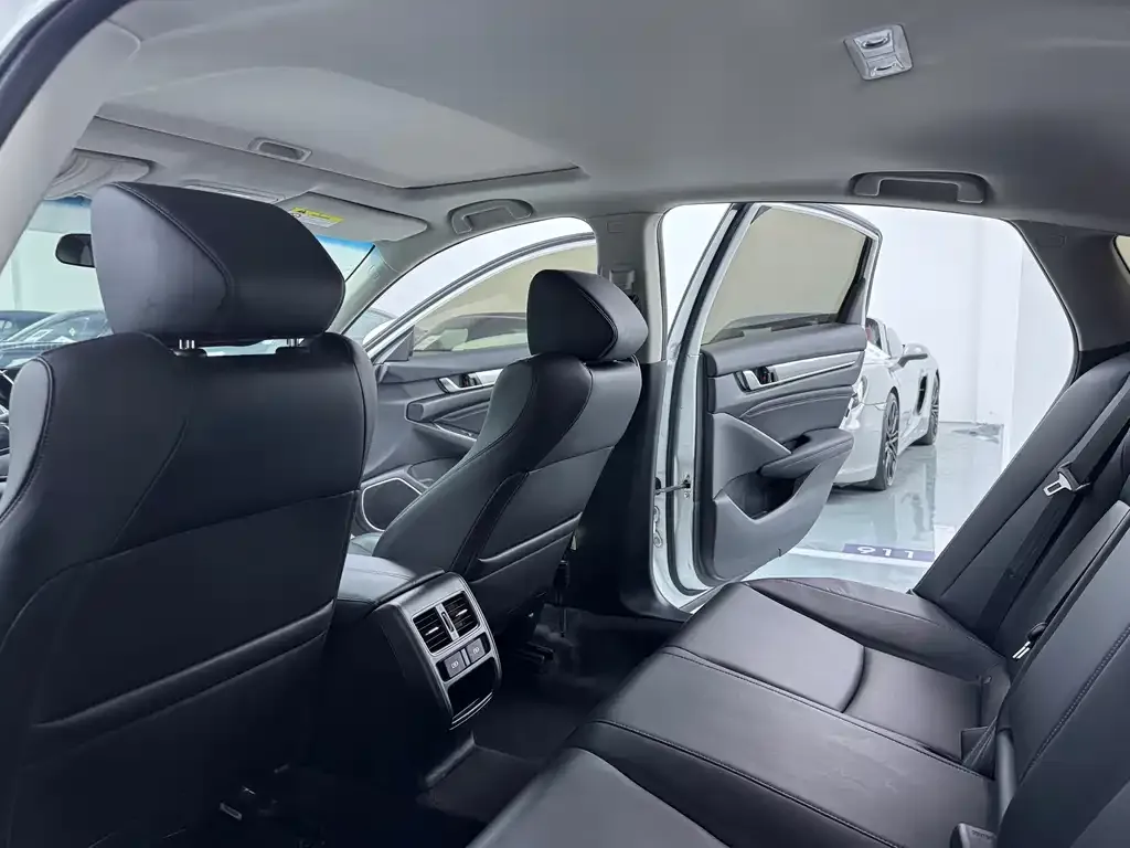 Honda Accord — фото 6